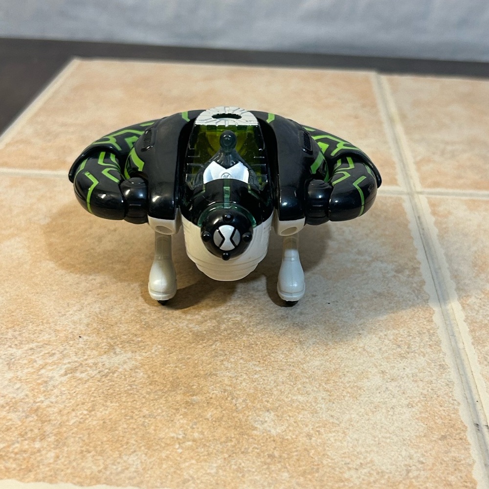 BanDai Ben 10 Ben's Alien Cruiser Upgrade Nanite Tracker Ship